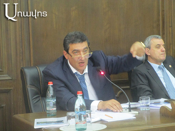 «ԵՏՄ մտնելը արդար չի՞ եղել, բա դա՛ ես ասում արա՛». Այվազյանի թեժ վեճը՝ ՊԵԿ փոխնախագահի հետ