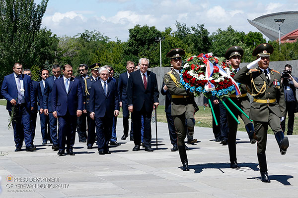 Հարգանքի տուրք` Հայոց ցեղասպանության զոհերի հիշատակին