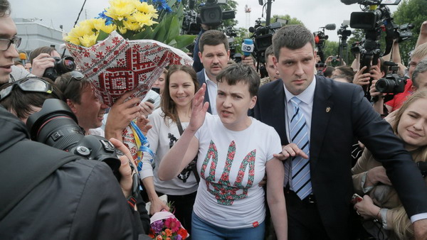 Ռուսաստանցիները ողջունում են Սավչենկոյին երկու ռուսաստանցիների հետ փոխարինելու քայլը. Lenta.ru