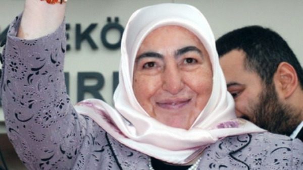 «Թուրքիայում քեզ պաշտոն չեն տա, եթե քո կինը լինի Ալիեւի կնոջ պես». արեւելագետը՝ Թուրքիայի վարչապետի կնոջ մասին