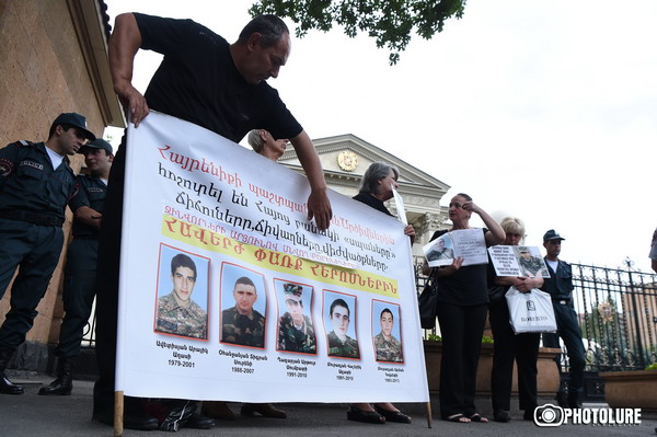 Mothers of soldiers who died in army hold a protest action in front of the RA Presidential Residence