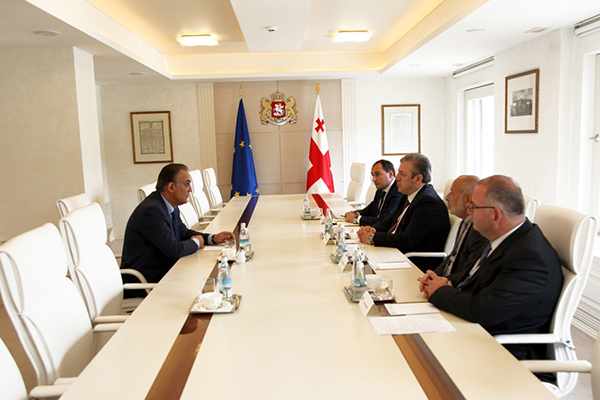 ՀՀ տրանսպորտի և կապի նախարար Գագիկ Բեգլարյանը հանդիպեց Վրաստանի վարչապետի հետ