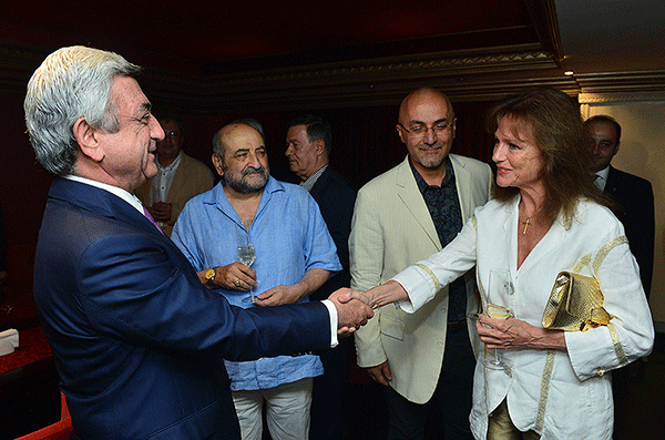 Սերժ Սարգսյանը հանդիպել է «Ոսկե ծիրան» կինոփառատոնի պատվավոր հյուրերի և փառատոնին մասնակցող կինոգործիչների հետ