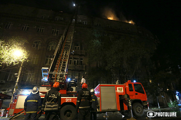 The building of the RA Ministry of Finance is on fire