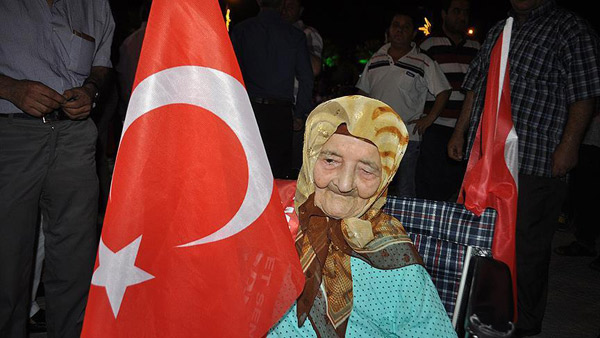 Թե ինչպես է 113 տարեկան կինը Թուրքիայում «պաշտպանում է ժողովրդավարությունը». «Անադոլու»