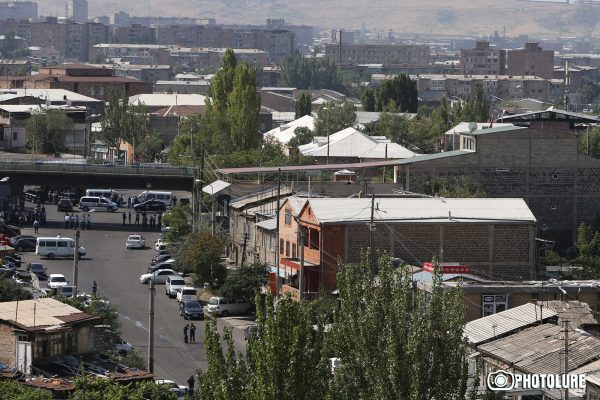 A group of armed citizens occupied the police station of Erebuni district and kept the policemen as a hostage