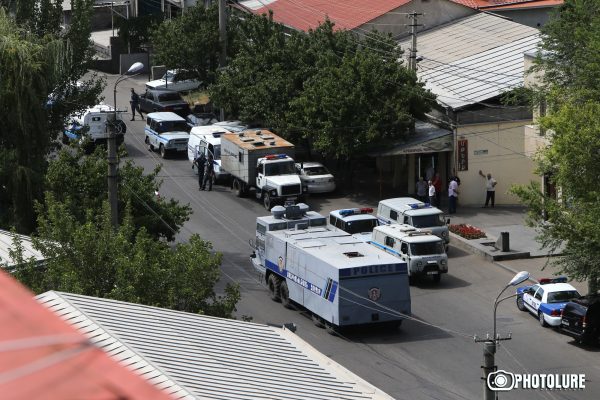 A group of armed citizens occupied the police station of Erebuni district and kept the policemen as a hostage
