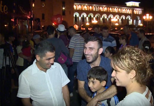 Լարսում տեղի ունեցածի պատճառով Սոչիում մնացած երեխաները վերադարձան Երևան (տեսանյութ)
