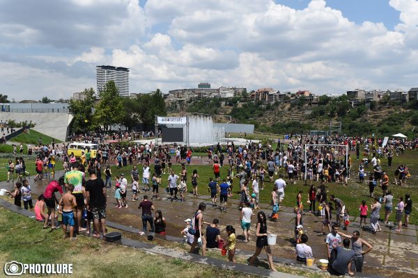 Residents of Yerevan celebrate Vardavar water festival