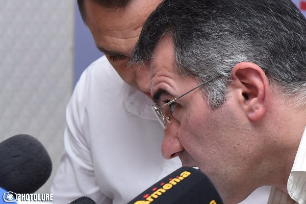 «Սազական չի. Արմեն Մարտիրոսյանը Փաշինյանին մեղադրում է ոստիկանների սուտ ցուցմունքը հաստատելու մեջ