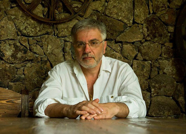 Թեեւ անվանի նկարիչն ունի տարիների փորձ, վաստակ ու գիտական կոչում ունի, բայց պահանջվող գիտական աստիճան չունի, հետեւաբար ռեկտոր ընտրվել չէր կարող. «Ժողովուրդ»
