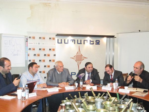 Գյումրիում ԲՀԿ ցուցակով առաջադրվող անձանց սպառնացել են ազատել աշխատանքից (Տեսանյութ)