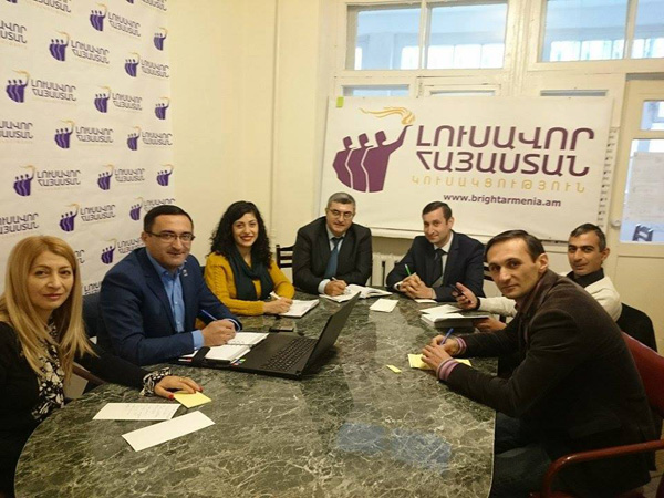 Ընտրվել է Վանաձոր քաղաքի ավագանու «Լուսավոր Հայաստան» խմբակցության ղեկավար