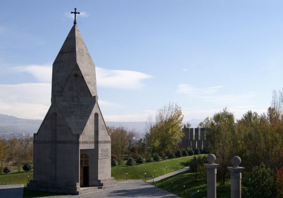 «Եռաբլուր» պանթեոն տանող ճանապարհին կայանված մեքենաներից գողություններ են կատարվել. ոստիկանություն