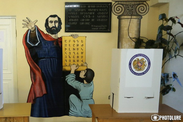 Դաշինքների ժամանակը. «Հայոց աշխարհ»