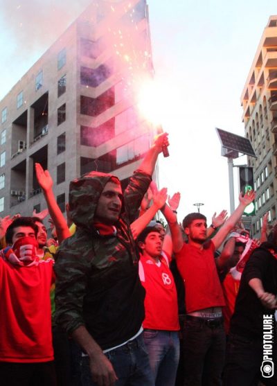 FIFA-2018. Hundreds of fans march to Vazgen Sargsyan Republican Stadium to see Armenia-Romania qualifying match