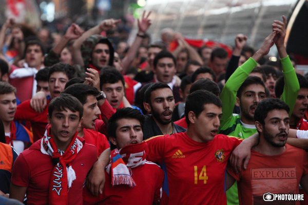FIFA-2018. Hundreds of fans march to Vazgen Sargsyan Republican Stadium to see Armenia-Romania qualifying match