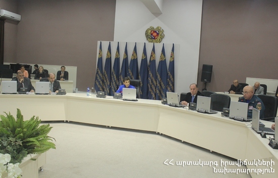 Խորհրդակցություն ԱԻՆ-ում. նախարարը հանձնարարեց խստորեն ստուգել գազալցակայանների և բենզալցակայանների գործունեությունը