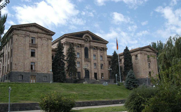 ՍԴ 3 դատավորների թափուր տեղերի համար առաջադրումները պետք է կատարվեն հաջորդաբար Կառավարության, Հանրապետության նախագահի և դատավորների ընդհանուր ժողովի կողմից երկամսյա ժամկետում. ԱԺ