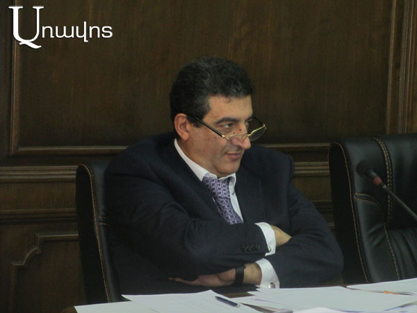 «Լսի՛, դու չես որոշում խանգարեմ, թե չէ». Վարդան Այվազյանն ու Արամ Մանուկյանը վիճեցին ԱԺ-ում