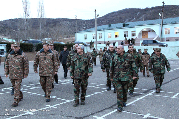 Բակո Սահակյանն ու Սերժ Սարգսյանն այցելել են ԼՂՀ հարավային եւ հարավարեւելյան շրջաններում տեղակայված մի շարք զորամասեր