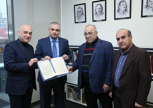 Վազգեն Յագուբյանին հանձնվեցին ՀԲԸՄ-ի համար երկու պատմական արժեքավոր փաստաթղթեր