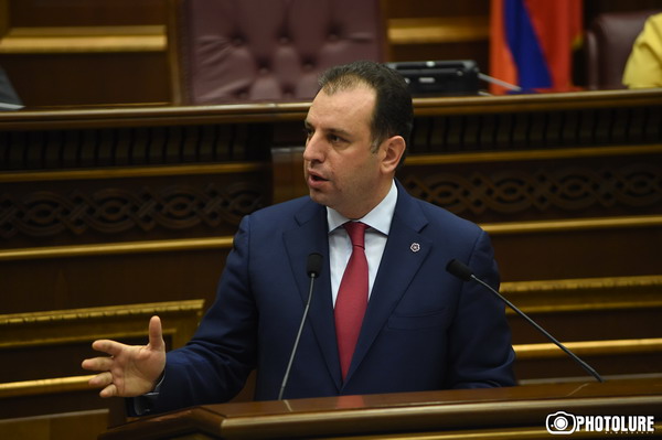 Վիգեն Սարգսյանը ժողովրդի կարծիքի գնահատման երկու ձեւ գիտի՝ հանրաքվե եւ ԱԺ-ի քվեարկությունը (Տեսանյութ)