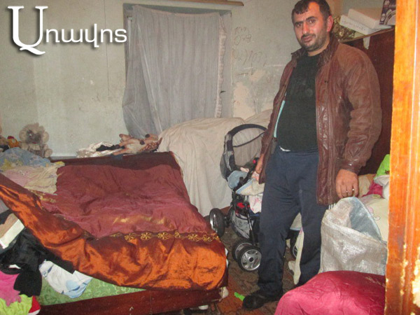 Քիշմիրյանների բազմազավակ ընտանիքում 3 երեխա մի մահճակալին են քնում (Ֆոտոշարք)
