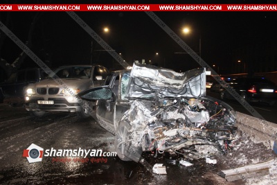 Daewoo-ի վարորդը բախվել է մայթեզրին կայանած Jeep-ին, վերջինն էլ՝ հաստաբուն ծառին. կան վիրավորներ. shamshyan.com
