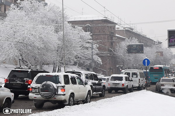 Արթիկի, Արագածի, Ապարանի, Լոռու, Ախուրյանի, Մարտունու տարածաշրջանների ավտոճանապարհներին մերկասառույց է