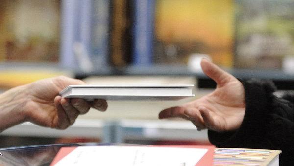 ՊՆ-ն 550 հազար է վճարել ու Սենոր Հասրաթյանի գիրքը գնել է գրադարանի համար