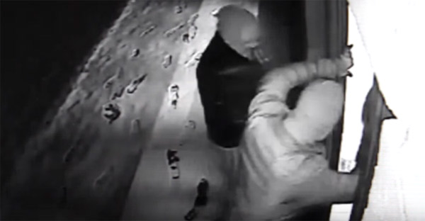 Տեսախցիկներն արձանագրել են դիմակավորված երեք անձանց մուտքը «Հայփոստ» ընկերության բաժանմունքներից մեկը (տեսանյութ)