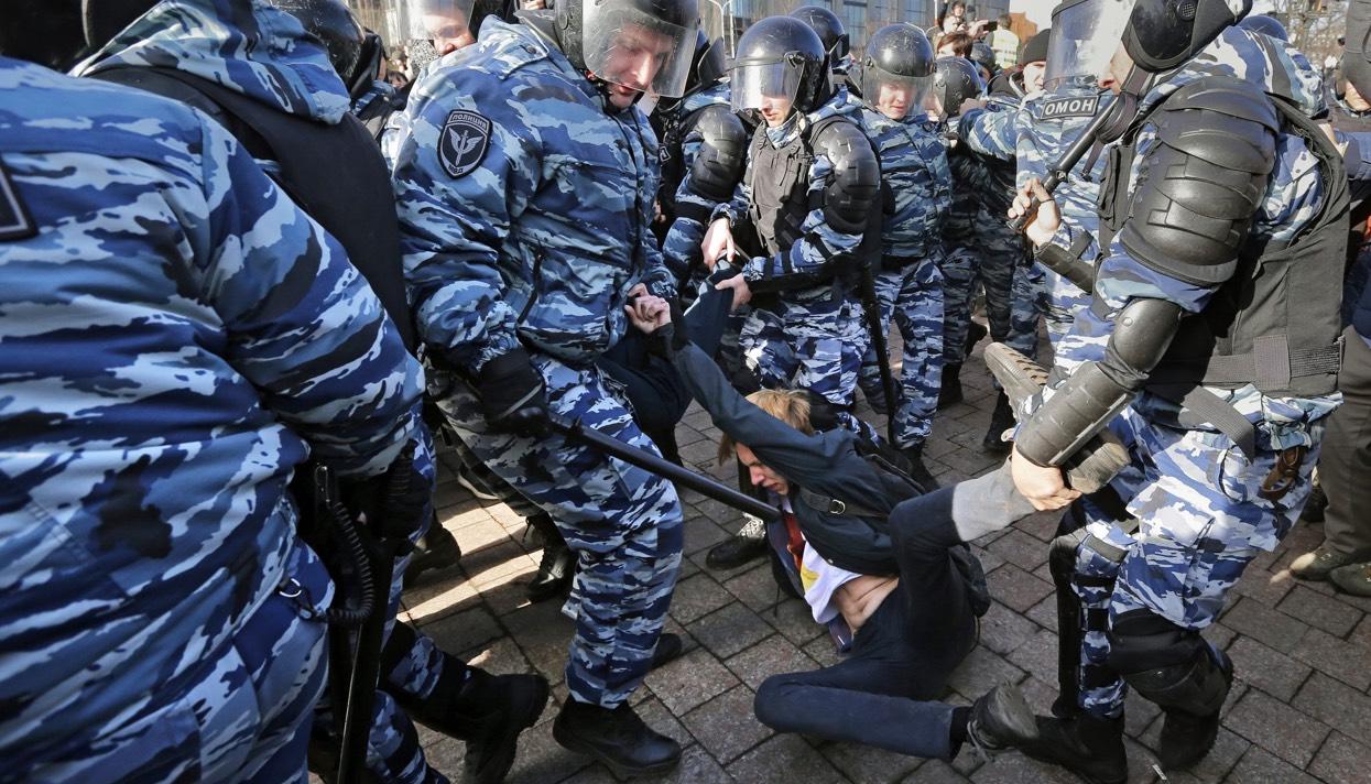 Զանգվածային բողոքի ցույցեր՝ Ռուսաստանում. կան հարյուրավոր ձերբակալվածներ