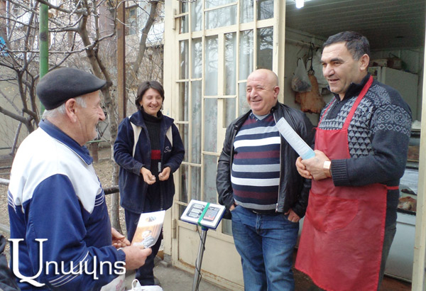 «Խի՞ ես ինձ նման, հլը հագիս շորերին նայի ու քեզ». պապիկը՝ պատգամավորի թեկնածուին. (Տեսանյութ)