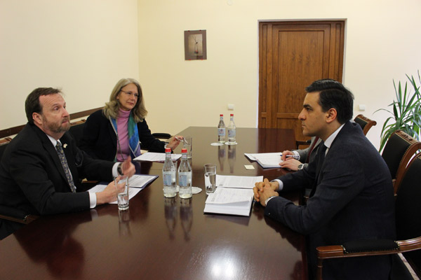 Հանդիպման ընթացքում կողմերը քննարկել են Հայաստանում մարդու իրավունքների պաշտպանությանն առնչվող հարցեր