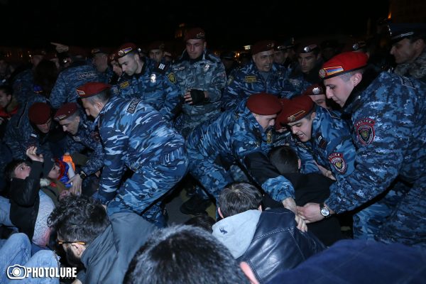A1plus-ի լրագրողը՝ Օսիպյանին. «Ոստիկանները սեղմել են մեր կոկորդից»