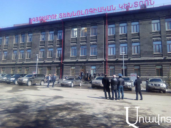 Գյումրիում ՀՀԿ-ականների հետ հանդիպմանը գյուղապետերը բարկացրել են Սերժ Սարգսյանին