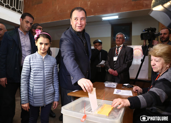 Վիգեն Սարգսյանը հանգիստ քվեարկության օր է մաղթում