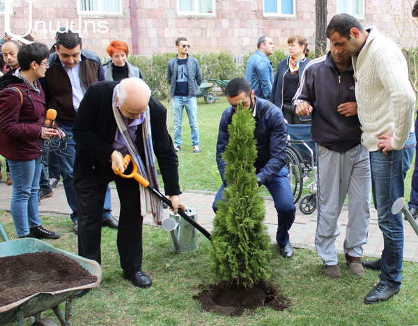 «Ապրիլյան քառօրյան մեր 2-րդ վերքն է». վիրավորում ստացած զինծառայողների ծառատունկը (Ֆոտոշարք և տեսանյութ)