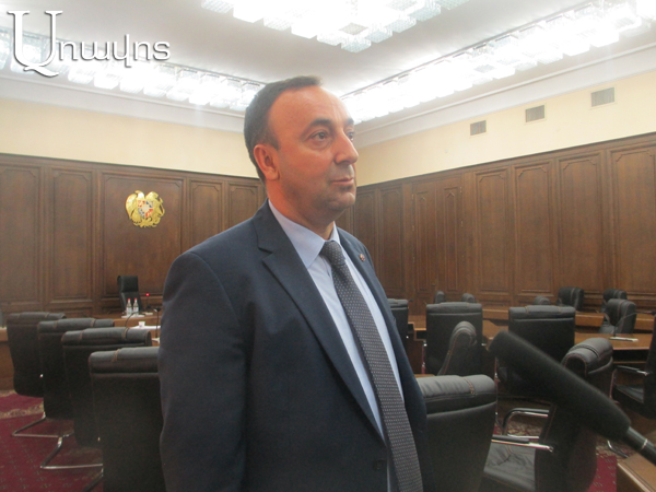 Հրայր Թովմասյանը վստահեցնում է, որ ինքն ԱԺ-ում 56 հաստիք ու 36 մեքենա է կրճատել (Տեսանյութ)