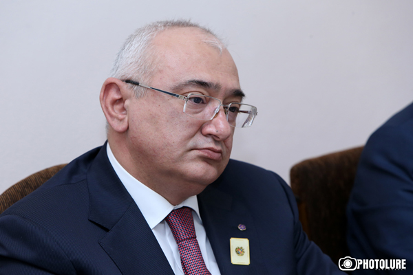 Մուկուչյանին քննադատեցին, թե Ծառուկյանին ինչի՞ նկատողություն արեցիք, իսկ ՍԱՍ-ի Արտակին՝ ոչ