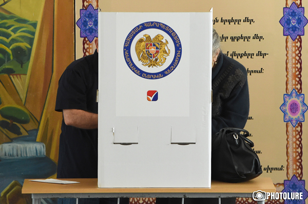 «Քաղաքացի դիտորդի» արձանագրած խախտումները. տեղամաս են մտել Հանրապետական կուսակցության օգտին քվեարկած քվեաթեթիկի ձևանմուշով