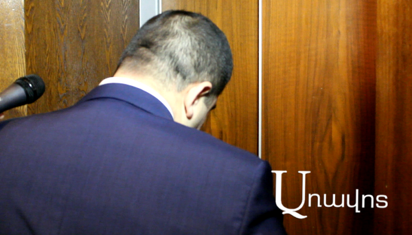 «ՍԱՍ-ի Արտակը» վերելակում՝ լրագրողներին. «Մի րոպե՝ ճանապա՜րհ տվեք» (տեսանյութ)