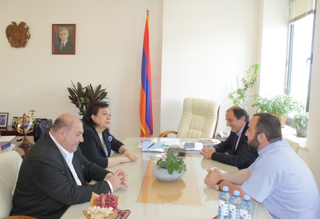 Արգենտինայի հայ համայնքի ներկայացուցիչներն այցելեցին Սփյուռքի նախարարություն