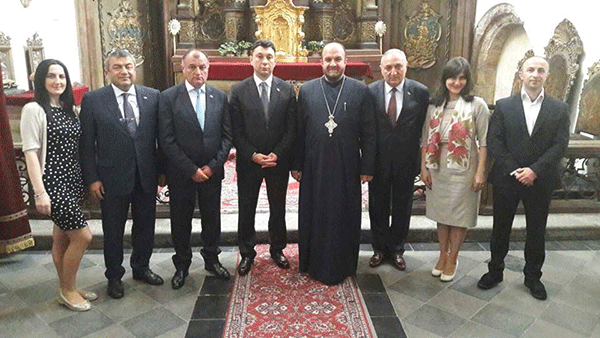 Էդուարդ Շարմազանովի գլխավորած պատվիրակությունն այցելել է Պրահայի Սուրբ Հոգի հայկական եկեղեցի