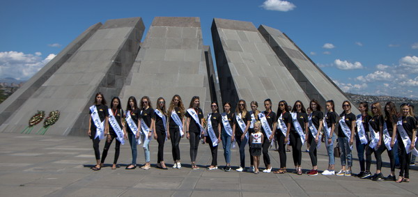 «Միսս ԱՊՀ – 2017» միջազգային գեղեցկության մրցույթի մասնակիցներն այցելեցին Հայոց ցեղասպանության զոհերի հուշահամալիր