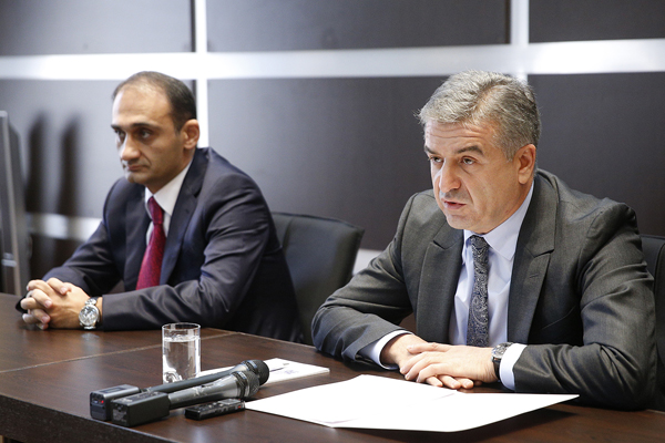 Հարձակումը եւ վարչապետի կյանքը «դժոխքի» վերածելու գործընթացը հիմնականում երեք ուղղությամբ են ընթանում. «Իրատես»