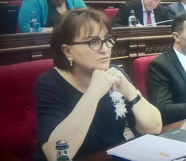 Մարգարիտ Եսայան. «Մենք եւ մեր հարազատները ենթարկվեցինք հոգեբանական բռնության, եւ ծիծաղելի է, երբ այդքանից հետո խոսում են «թավշյա, ոչ բռնի իշխանափոխության» մասին». «Հայոց աշխարհ»