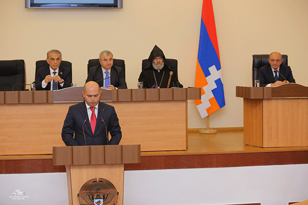 Ստեփանակերտում մեկնարկած հայկական կուսակցությունների երրորդ համաժողովին ՀՀ-ից մասնակցում են 14, իսկ Արցախից՝ 6 կուսակցություններ