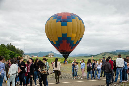 Զբոսաշրջային թռիչքներ երկտեղանի ինքնաթիռով, պարապլանով և օդապարիկով՝ Ստեփանակերտի օդանավակայանից (Ֆոտոշարք)